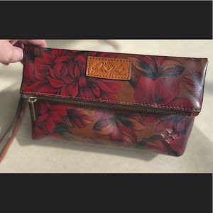 NWT Patricia Nash Valerie Pouch/clutch English Mums Year round design.